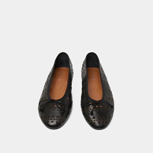 Cut-out ballet flats in black leather