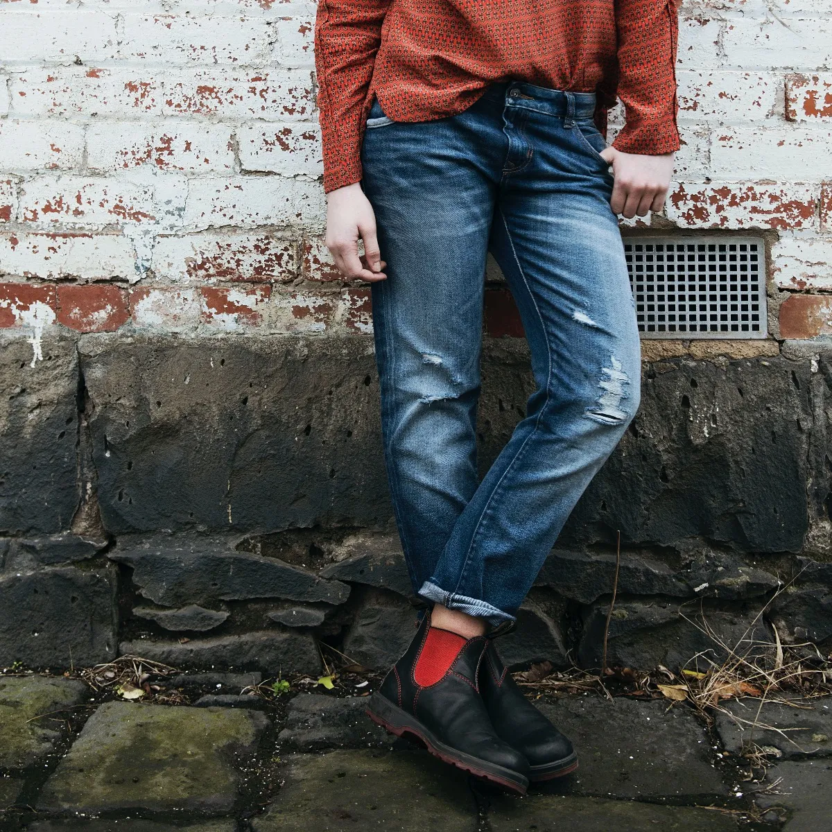 Youth Classics  Chelsea Boots  -  Black / Red